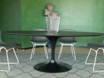 Knoll Saarinen tavolo ovale da interno